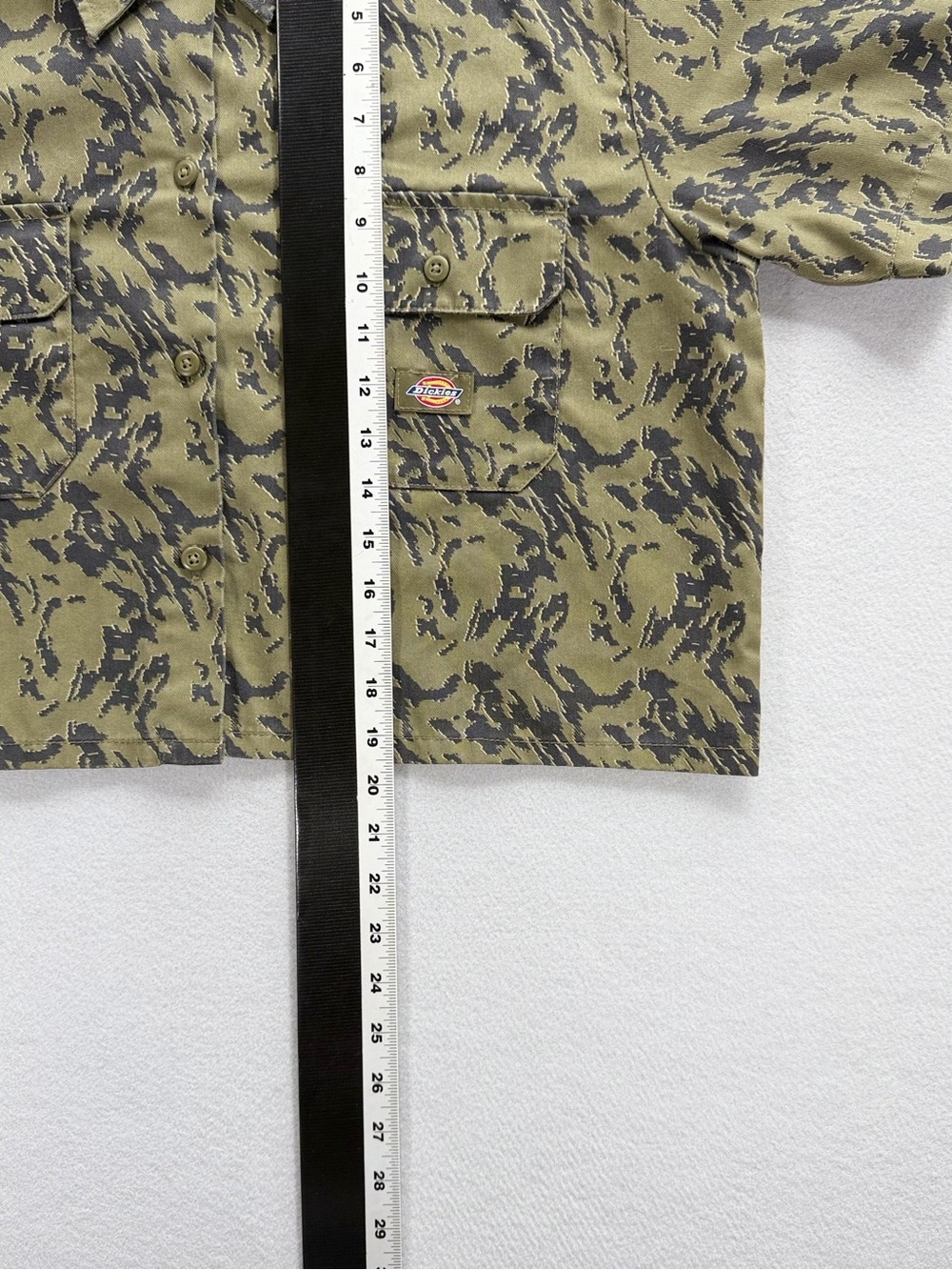 Dickies Women’s Cropped Camo Button Up Shirt Large Gorpcore Utility - Picture 10 of 10